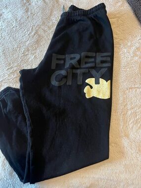 Free city black sweats women small